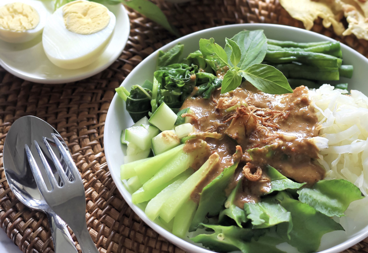 Pecel, Salad Sayuran yang Indonesia Banget