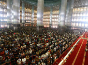 Ribuan Umat Muslim Shalat Jum'at Pertama Ramadan 1447 H di Masjid Istiqlal Jakarta