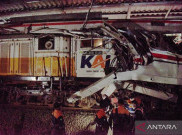 Pagi Ini Tim SAR Masih Evakuasi 3 Penumpang KRL Terjepit, Gantian Potong Gerbong