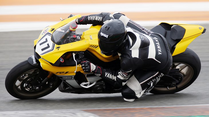 Baju Balap Teknologi Anyar dari Alpinestar