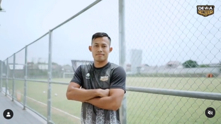 Susanto saat diperkenal sebagai pemain Dewa United FC. (Foto: Instagra @dewaunitedfc)