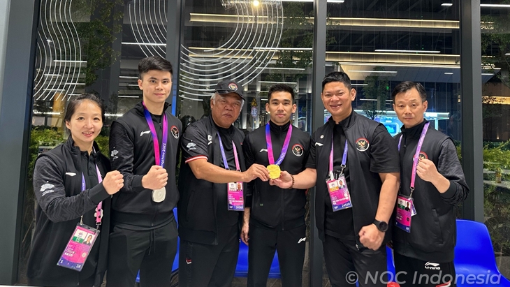 Basuki Hadimuljono Pimpin Parade Tim Indonesia saat Penutupan Asian Games 2022