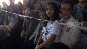 Suka Cita Umat Katolik Saksikan Visualisasi Tablo Jalan Salib di Gereja St Matius Penginjil