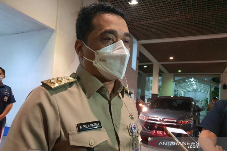 Wakil Gubernur DKI Jakarta Ahmad Riza Patria di Balai Kota Jakarta. (ANTARA/Livia Kristianti)