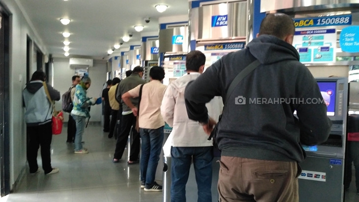 ATM BCA Masih Rusak, Warga Tak Bisa Belanja ke Pasar Tradisional