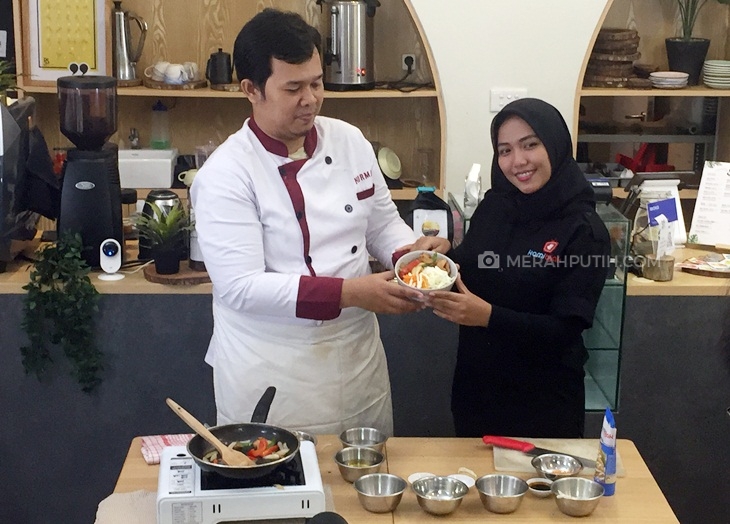 Rayakan Ramadan, KamiBijak Gelar Demo Masak dan Buka Bersama Chef Rumahan Tuli