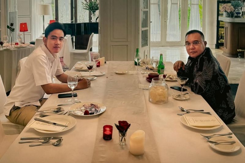 Di Balik Meja Makan Berhias Mawar, Pertemuan Rahasia Gibran-Dasco Terbongkar
