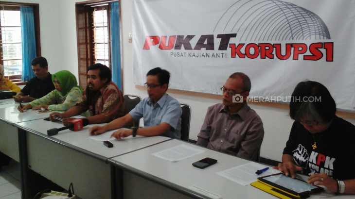 Pukat Tolak Wacana Penghilangan Wewenang Penuntutan KPK oleh Kejaksaan Agung