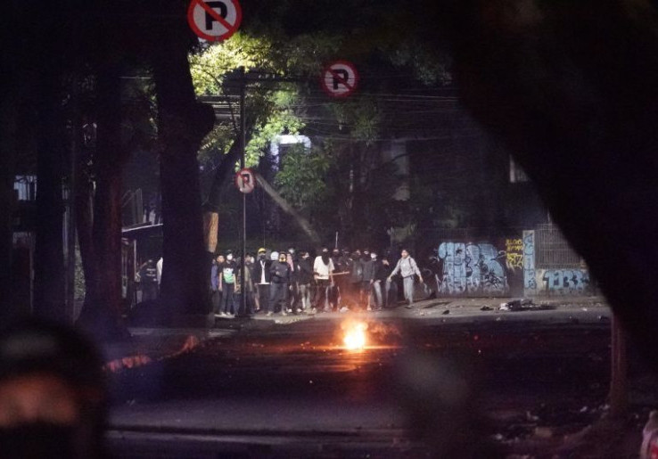 Polisi Bantah Tembak Gas Air Mata ke Unisba, Dalihnya Tertiup Angin Masuk Kampus