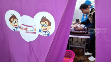 Antusias Anak-anak Ikuti Khitanan Massal Peringatan Hari Bhakti KPK