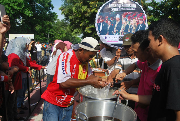 Setelah Pernikahan Kahiyang, Wong Solo Bagikan Jenang Sumsum. Ini Lo Maknanya