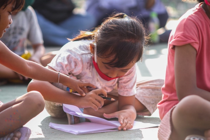 Salah satu peserta yang sedang asik mengikiti Kelas Jurnalis Cilik (Foto: KJC)