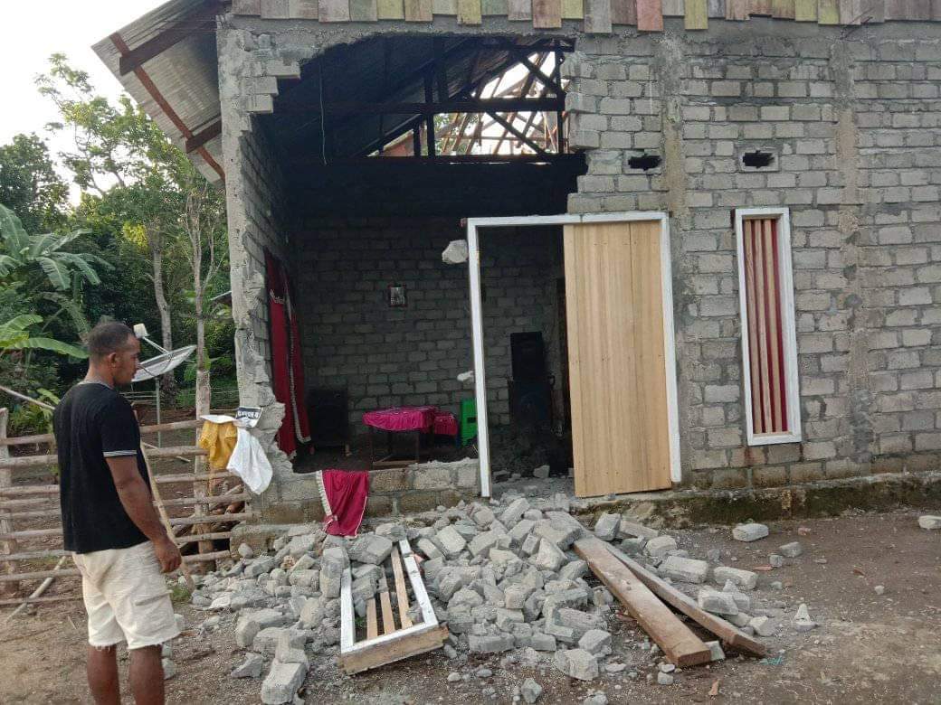 Ratusan Rumah Rusak Pascagempa M6,8 Maluku Utara