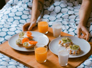 Makan Sambil Tiduran Bisa Berbahaya
