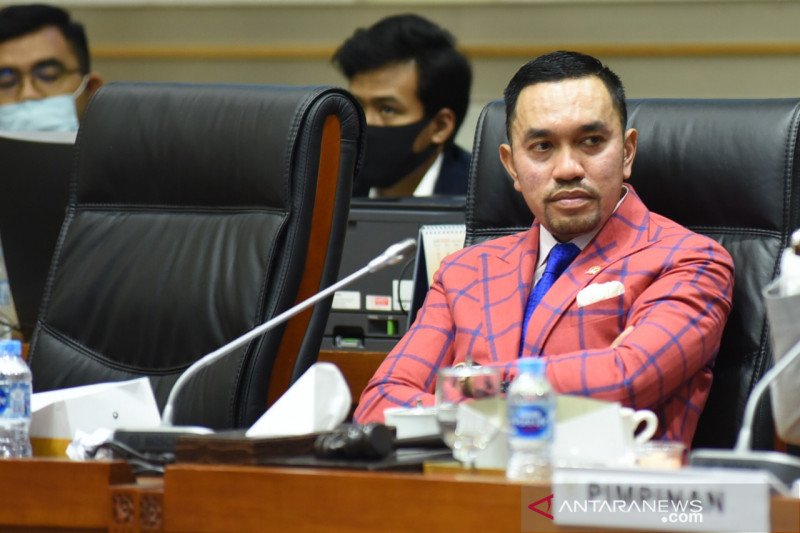 Wakil Ketua Komisi III DPR RI Ahmad Sahroni saat menghadiri Rapat Dengar Pendapat (RDP) dengan Ditjen Imigrasi Kemenkumham, di Kompleks Parlemen, Jakarta, Senin. (istimewa)