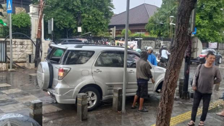 Bocah Nyetir Ugal-Ugalan di Kemang, Orangtua dan Pemilik Mobil Pilih Damai