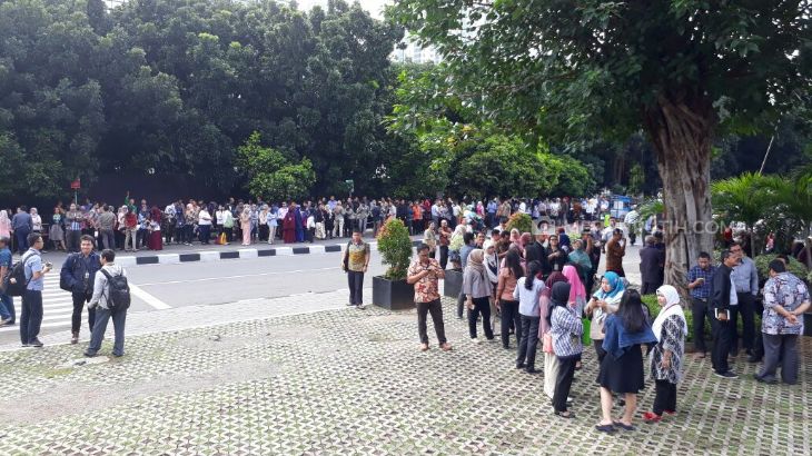 Diguncang Gempa, Ratusan Pegawai KPK Berhamburan Keluar Gedung