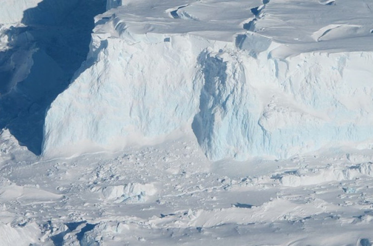 Tanda Bahaya, 'Gletser Kiamat' Antartika Mulai Retak