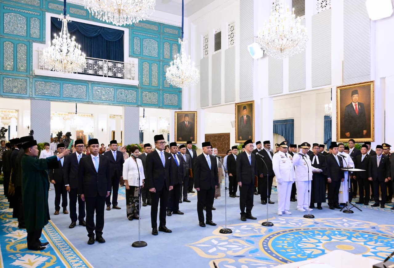 Presiden Prabowo Subianto Lantik Wamendagri, Wamenkes, dan Ketua BP BUMN di Istana Negara