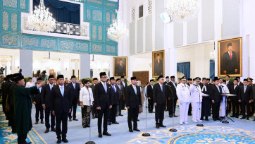 Presiden Prabowo Subianto Lantik Wamendagri, Wamenkes, dan Ketua BP BUMN di Istana Negara 
