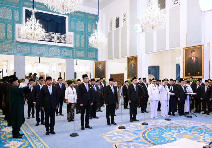 Presiden Prabowo Subianto Lantik Wamendagri, Wamenkes, dan Ketua BP BUMN di Istana Negara 