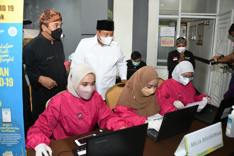 Pengusaha Transportasi Diminta Gratiskan Antar Lansia ke Tempat Vaksinasi