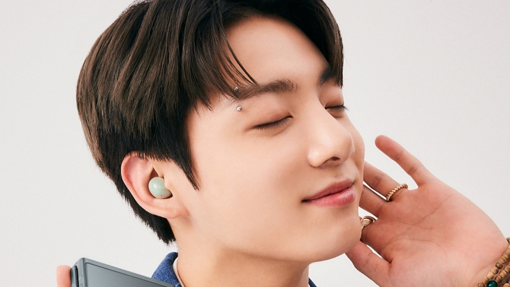 Jungkook, si anak bontot satu ini berzodiak virgo. (Foto: Twitter/@SamsungMobile)