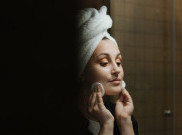 Begini Cara Penata Rias Membersihkan Spons Makeup