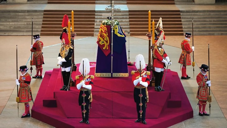 Mahkota St. Edward untuk Penobatan Raja Charles III