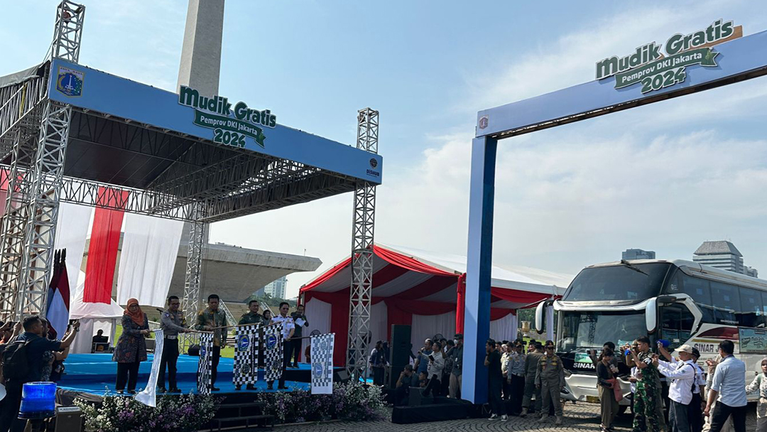 Pemprov Jakarta Melepas Bus Mudik Gratis di Monas, 279 Bus Diberangkatkan