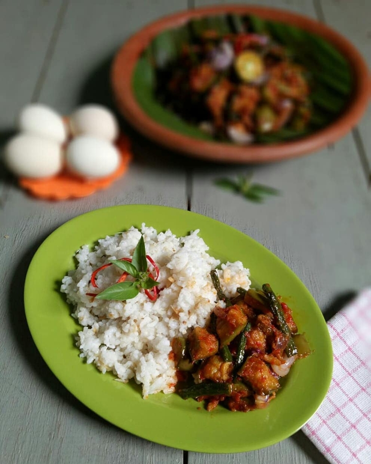 Nasi bakepor sejenis nasi uduk. (Foto: instagram.com/yulianamenjoi)