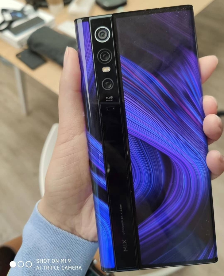 (Foto 2) Hands on Xiaomi Mi Mix Alpha. Foto by instagram tech_kzm
