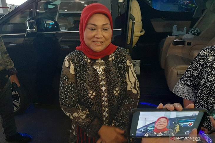Menaker Ida Fauziyah usai bertemu anggota perempuan serikat pekerja dan buruh di Jakarta Selatan pada Jumat (13/3/2020). ANTARA/Prisca Triferna