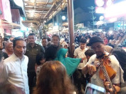 Gesekan Melodi Biola Pengamen Tunanetra Solo Hibur Malam Minggu Jokowi