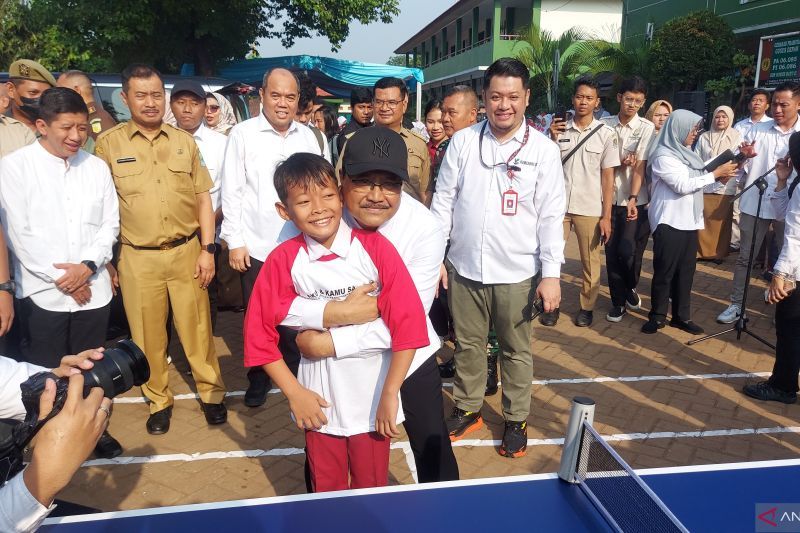 Tanding Tenis Meja, Mensos Gus Ipul Kalah Lawan Siswa 5 SD dalam 10 Menit