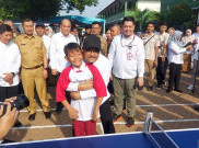 Tanding Tenis Meja, Mensos Gus Ipul Kalah Lawan Siswa 5 SD dalam 10 Menit