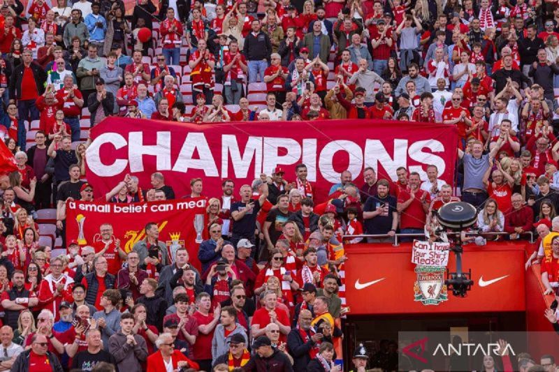 Sebuah Mobil Tabrak Kerumunan Orang saat Parade Juara, Liverpool Keluarkan Pernyataan