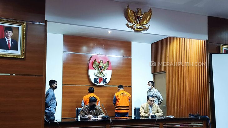 KPK Tahan Penyuap Bupati Memberamo Tengah