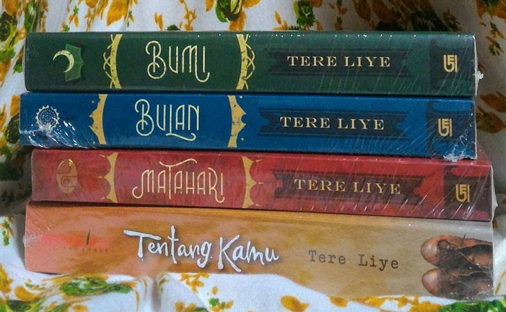 5 Penulis Novel yang Karyanya Selalu Best Seller