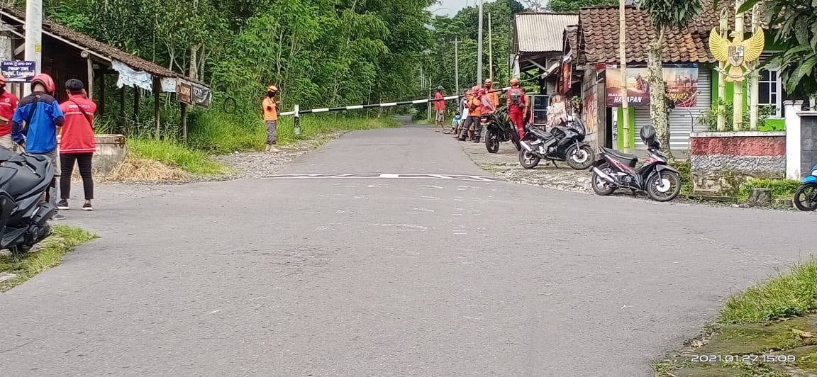 Gunung Merapi Erupsi, Warga Sleman Panik dan Berhamburan Keluar Rumah