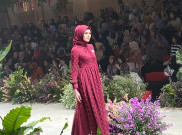 Ayu Dyah Andari Hadirkan Signature Series di Fashion Rhapsody