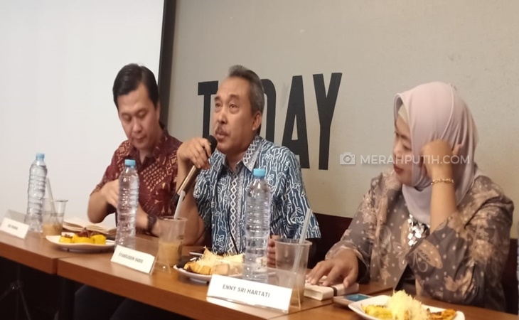   Peneliti Senior LIPI Ingatkan Jokowi Bahaya Prabowo Jabat Menhan