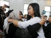 Tangis Haru Laras Faizati Khairunnisa Divonis Masa Percobaan 6 Bulan dan Segera Dibebaskan