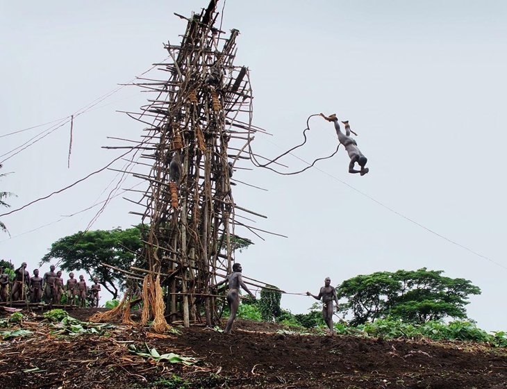 Land-Diving (Foto: instagram.com/robynlakemanphotography)