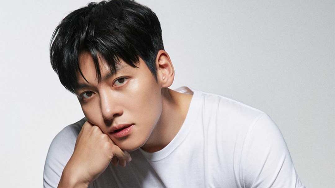 Kontroversi Ji Chang-wook Merokok dalam Ruangan Merebak, Agensi Minta Maaf