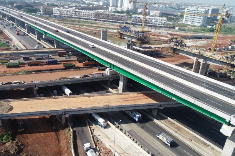 Progres pembangunan Jalan Tol Cibitung-Cilincing (JTCC) yang menghubungkan kawasan industri di Cikarang dengan Pelabuhan Tanjung Priok sudah mencapai 74 persen. (ANTARA/HO IPC)