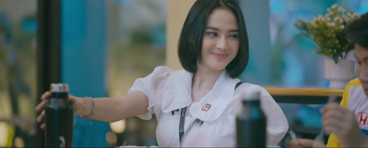 Lirik Lagu Pemain Ahli - GildCoustic Lengkap dengan Terjemahan: Elekmu Tersimpan Rapi!
