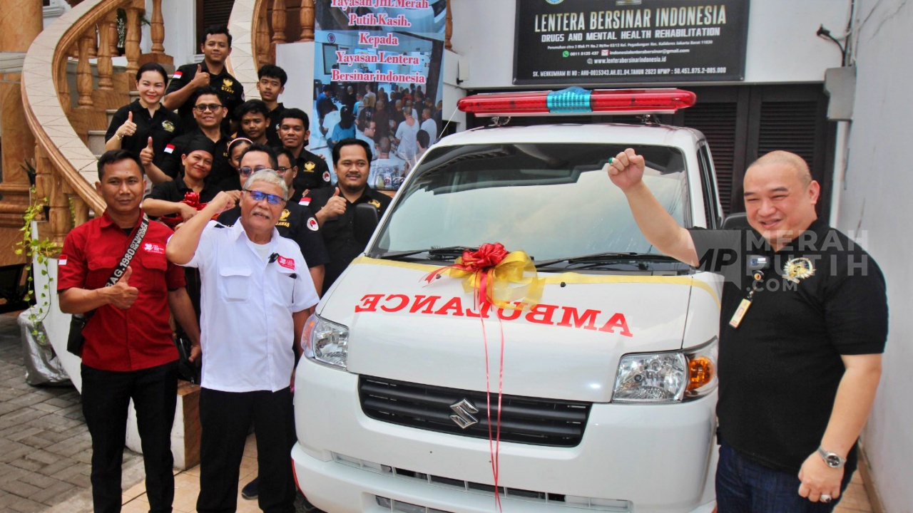 JHL Foundation Berikan Bantuan Mobil Ambulance ke Yayasan Lentera Bersinar Indonesia