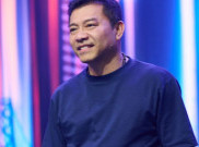 Kaus Oversized UNIQLO Tampil di Indonesian Idol