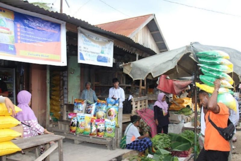 Bulog Jabar Sebar 65 Ribu Ton Beras Biar Harga Rp 9.450 Per Kilogram